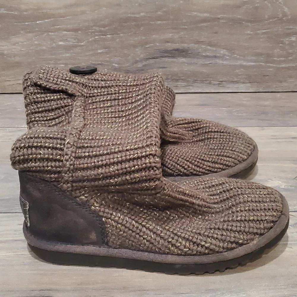 Ugg Classic Cardi 1876 Sweater Knit boots shoes 3 button sz 6